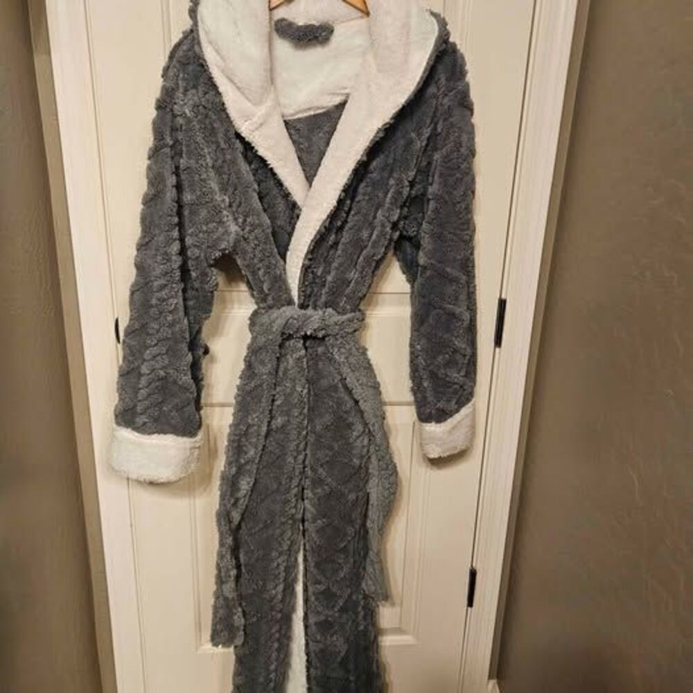 Gray Hooded Plush Long Robe, Size Large